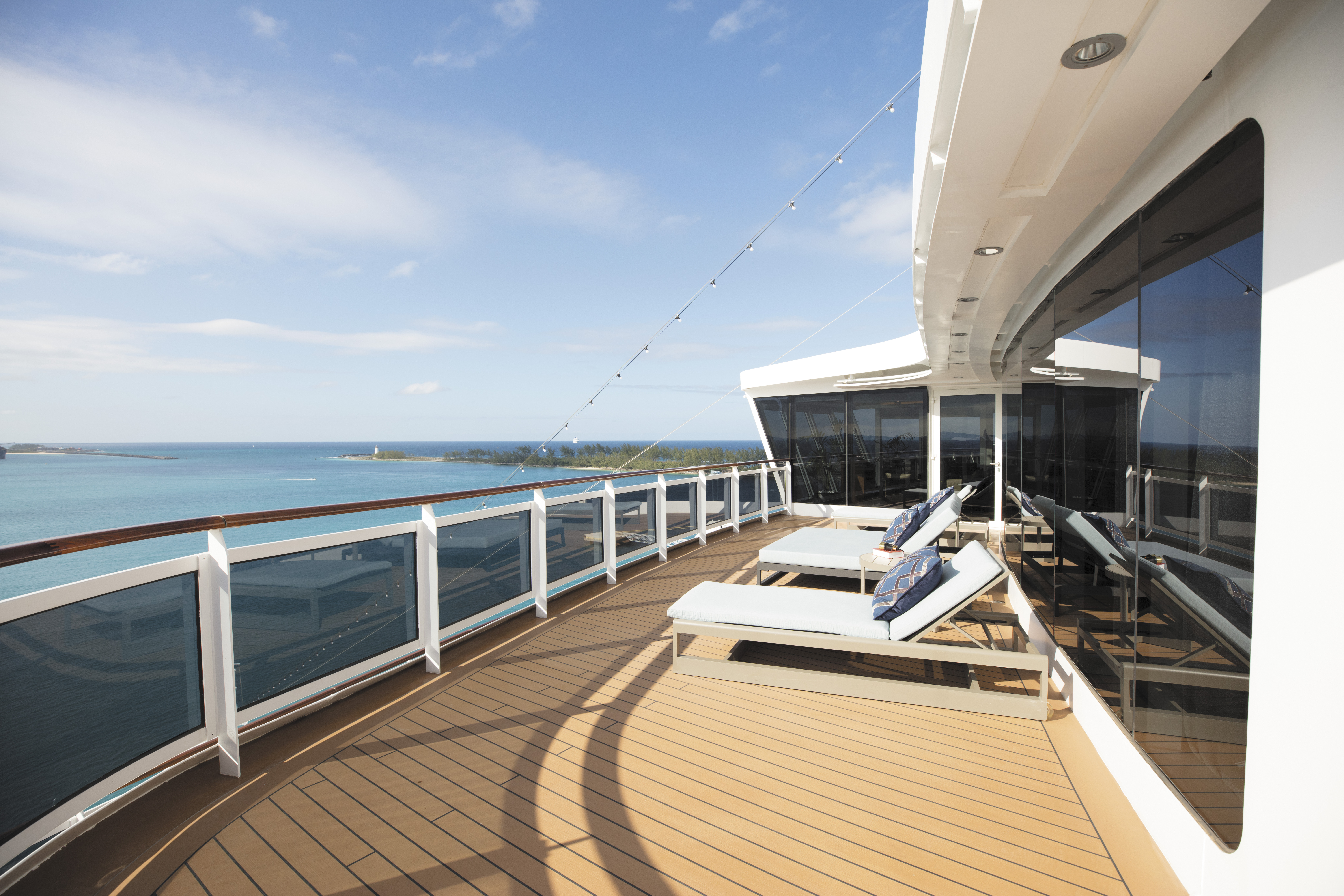 RSSC - Seven Seas Explorer - Accommodation - Regent Suite.jpg